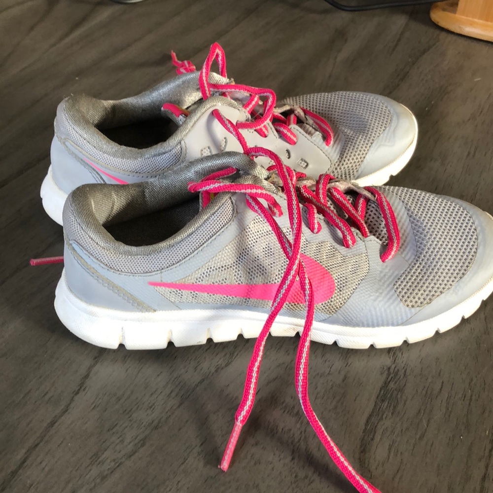 Nike sneakers gray w/ hot pink logo and laces -2Y